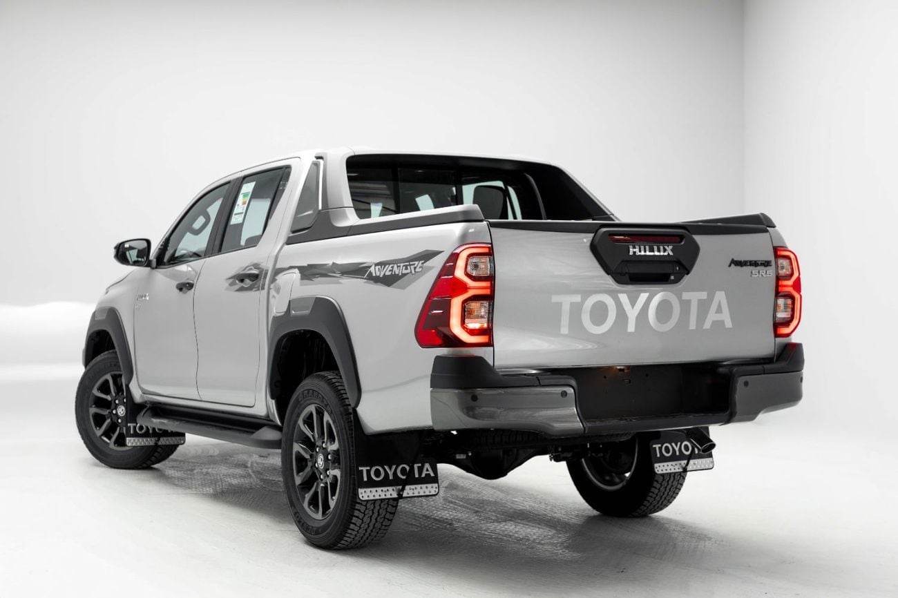 تويوتا هيلوكس Adventure 4.0 - Silver Metallic Inside MLM Black | Export Only