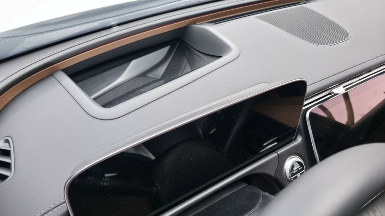 مرسيدس بنز E200 MERCEDES BENZ E200 | MID OPTION | OKM | 2024 | GCC