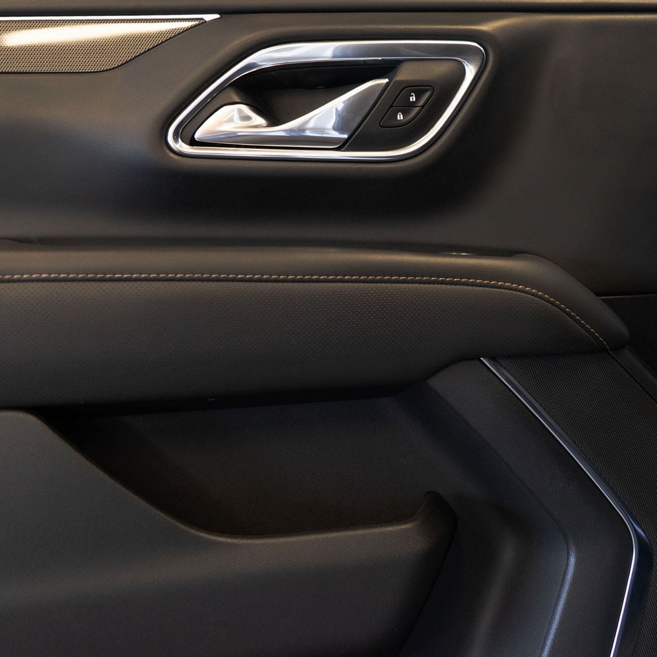 جي أم سي يوكون 5.3 V8 AT4 (AWD)