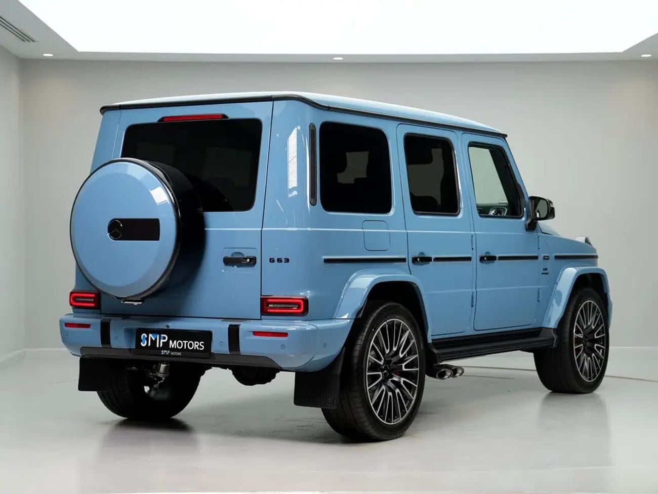 مرسيدس بنز G 63 AMG ستاندارد G63 AMG | A22 | CHINA BLUE EXTERIOR | FULL OPTION