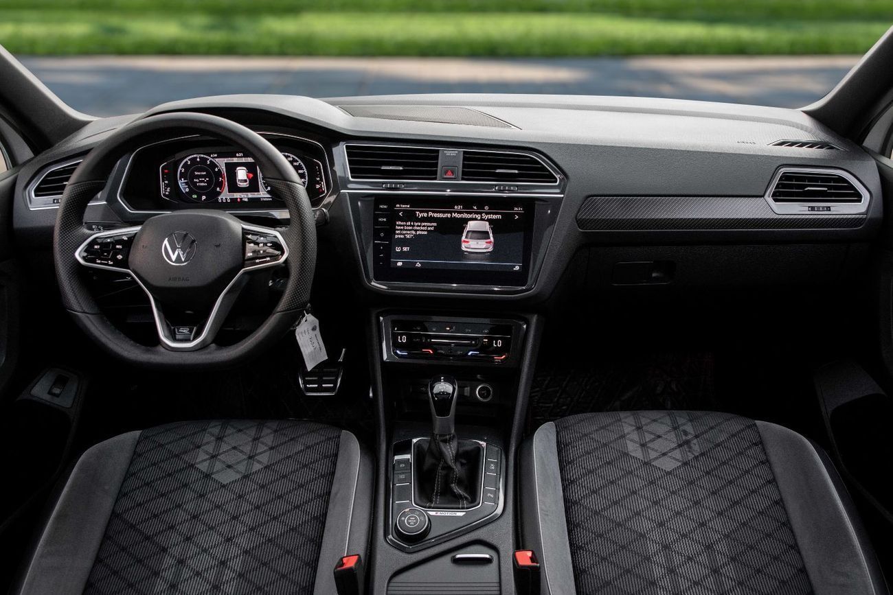 Volkswagen Tiguan R-Line | 2,252 P.M  | 0% Downpayment | Impeccable Condition!