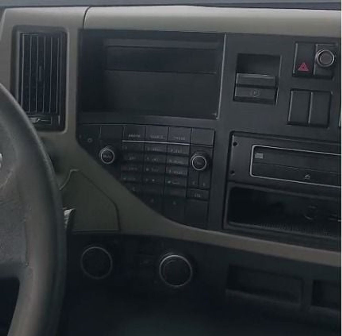 فولفو إف إم شاحنة فولفو FM 400 ذات الدفع الثنائي موديل 2016