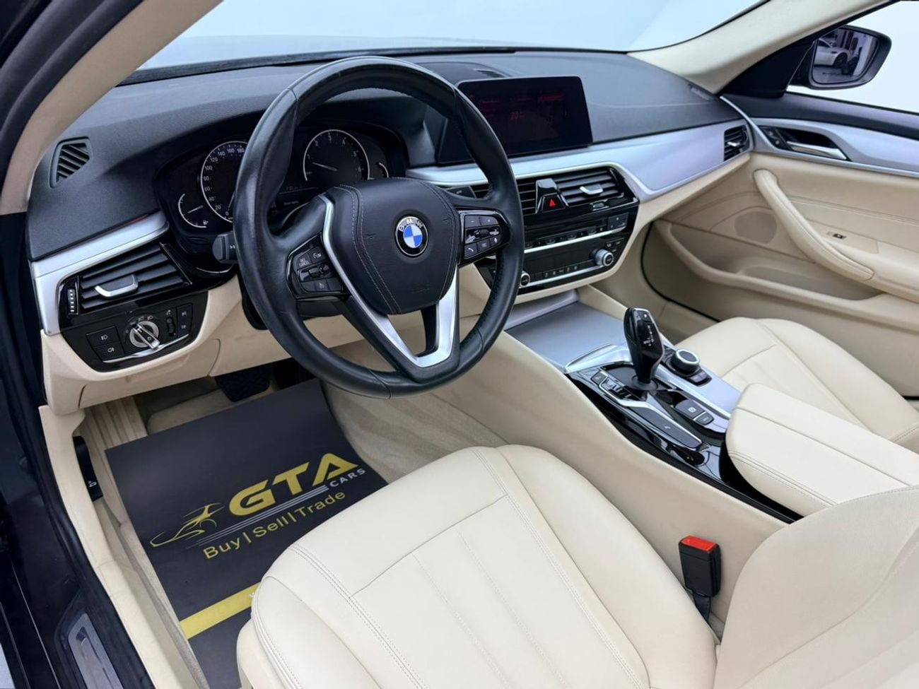 بي أم دبليو 520i 2020 BMW 520i, Warranty, Service History, Fully Loaded, Excellent Condition, GCC
