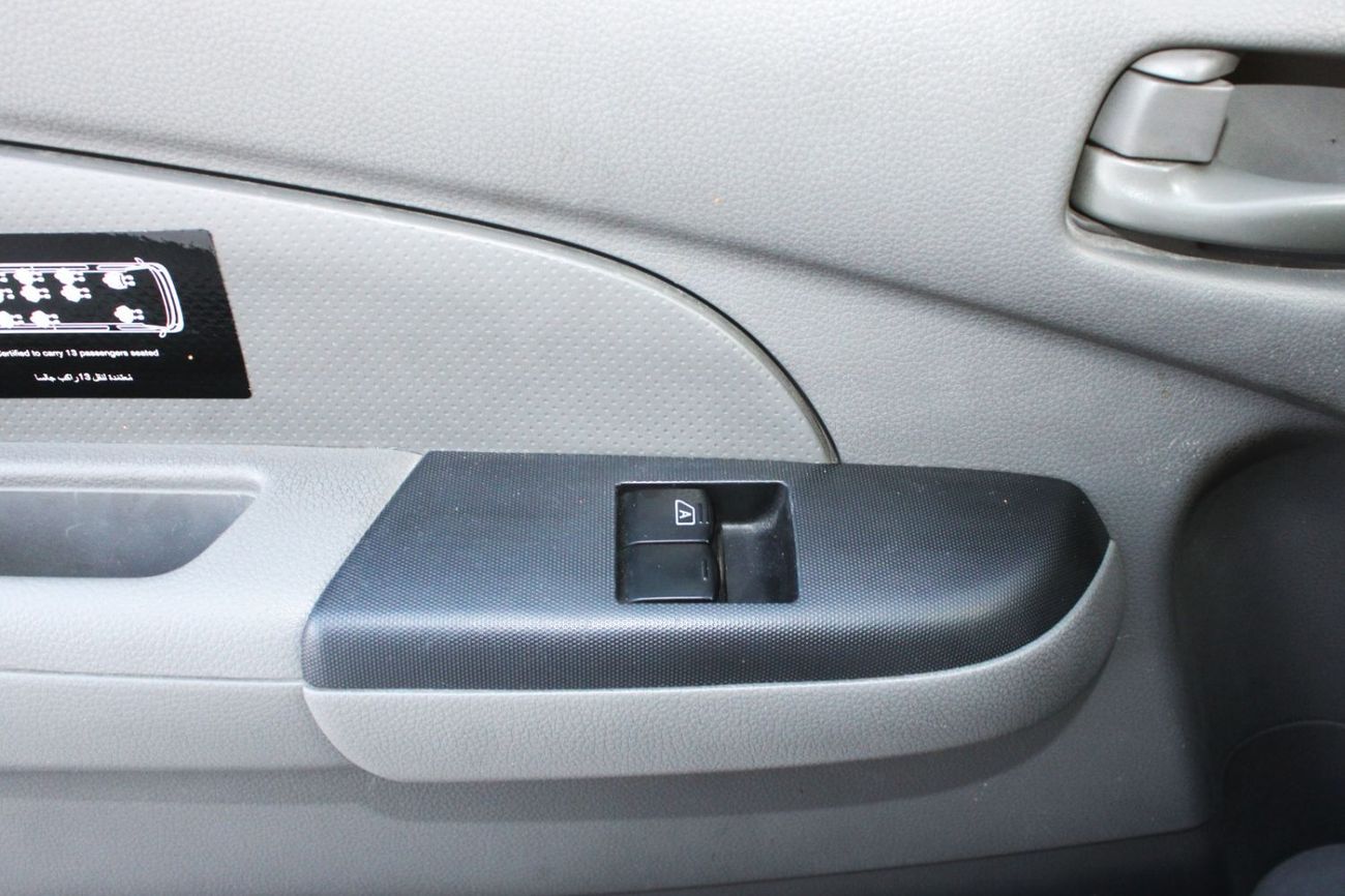 Nissan Urvan Std 2.5L (14 Seater)