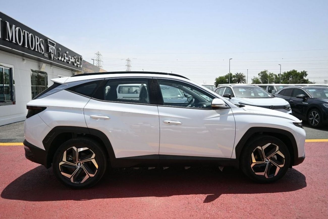 هيونداي توسون هيونداي توسون 1.6 لتر توربو دفع امامي دفع رباعي 5 ابواب عداد رقمي سقف بانورامي مقاعد كهربائية لون اب