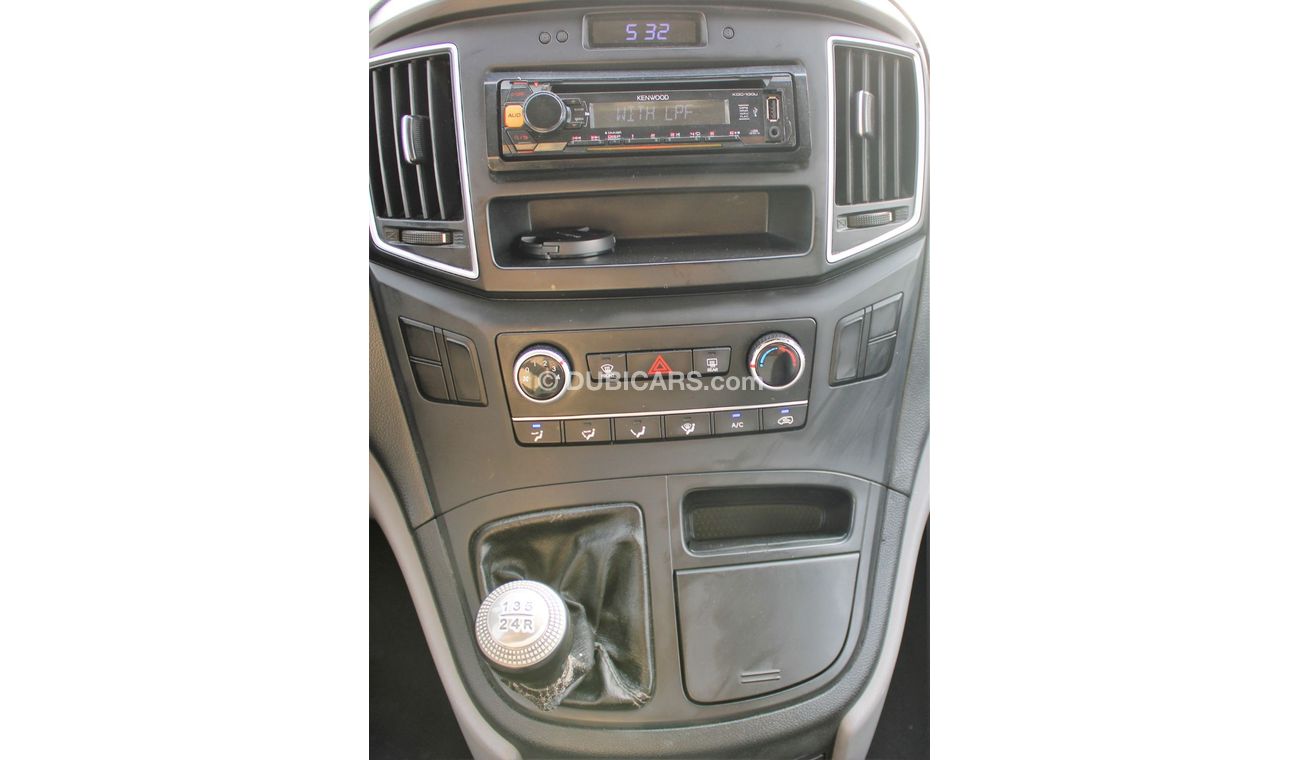 Hyundai H-1 Hyundai H1 2017, GCC van, in excellent condition, without accidents, very clean from inside and outs