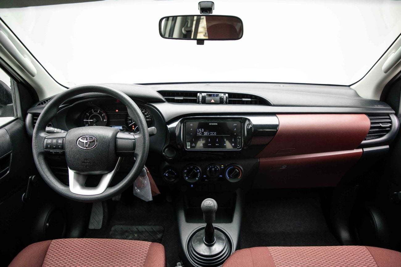 تويوتا هيلوكس DLX 2.4L - Super White Inside Maroon | Export Only