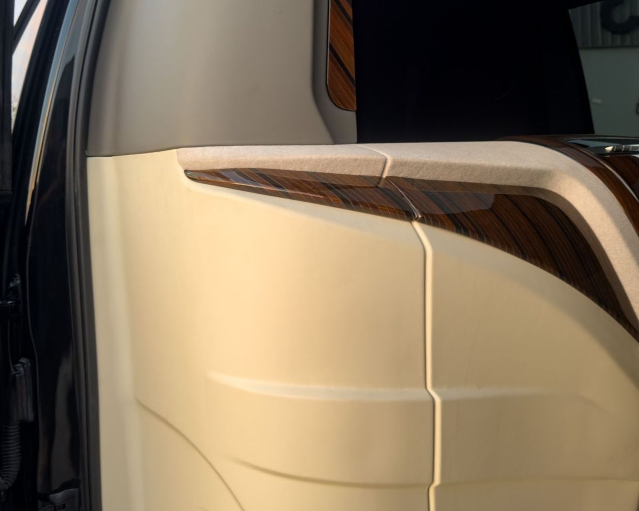 Cadillac Escalade Sport Platinum 6.2L AWD VIP INTERIOR CABIN (EXPORT ONLY)