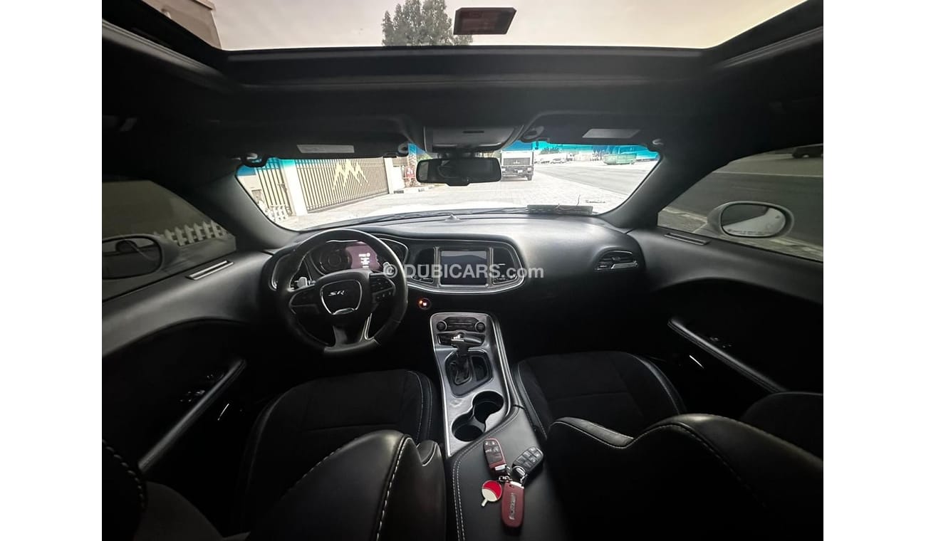 دودج تشالينجر SRT هيلكات عريضجسم