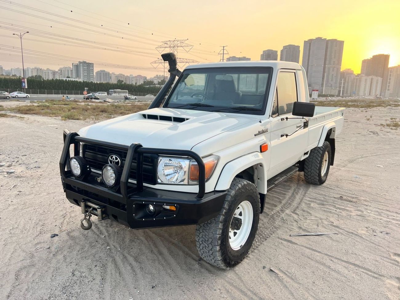 تويوتا لاند كروزر بيك آب