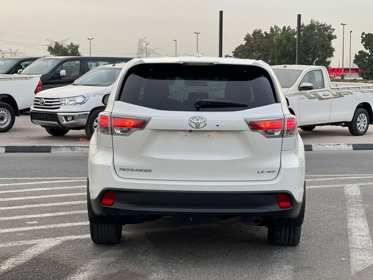 تويوتا هايلاندر 2015 Toyota Highlander LE+ Plus 3.5L V6 - Interior Beige - 7 Seater 4x4 AWD - Electric Seat With Big