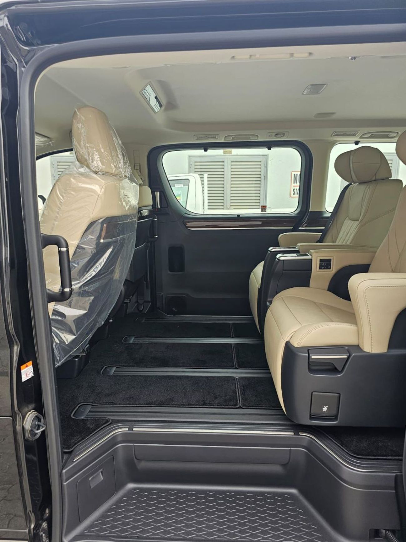 تويوتا جرافينا 2025 Toyota Granvia Premium (Full-Option with Radar) 6-Seater 3.5L V6 Petrol A/T RWD Export Only