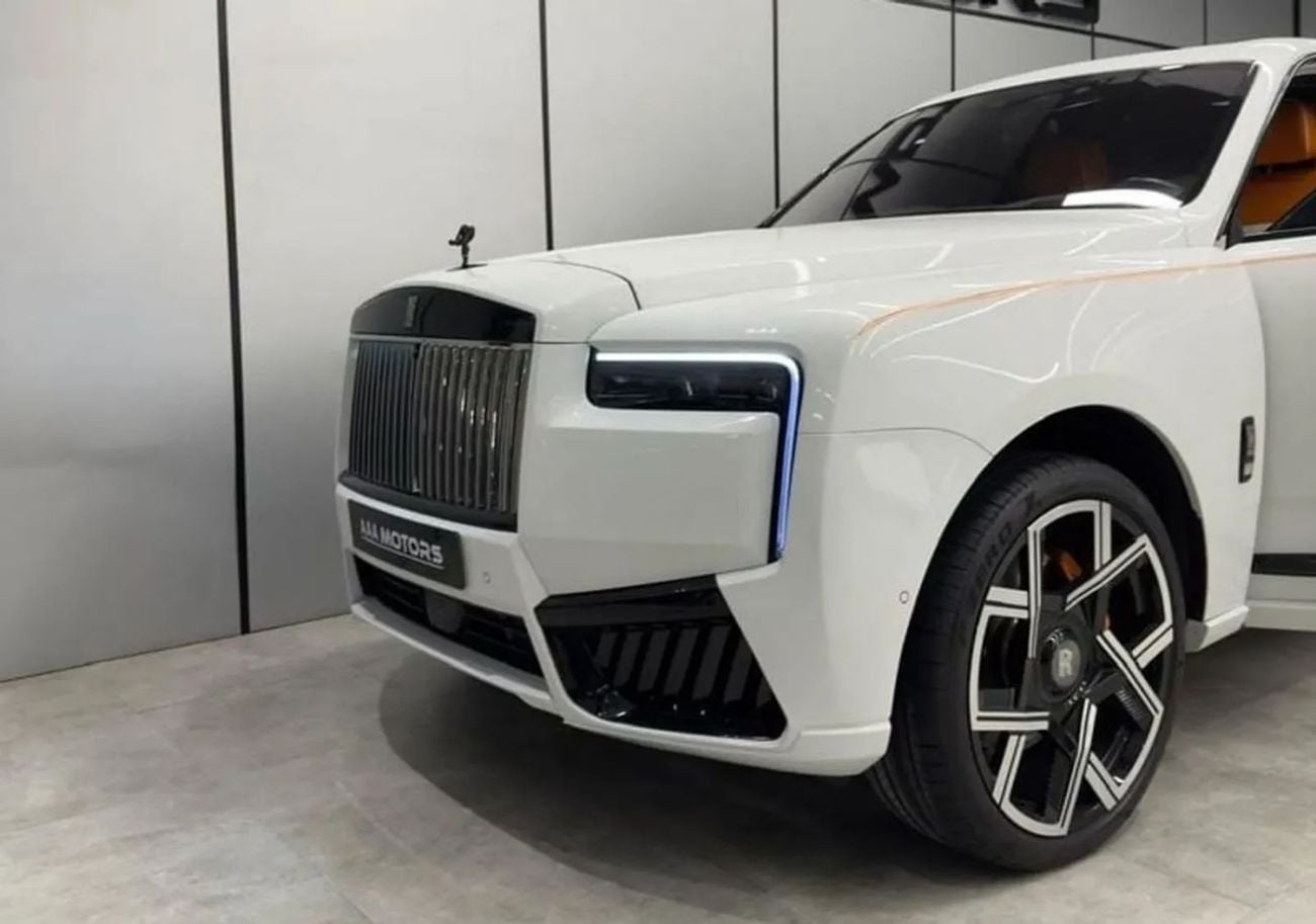 Rolls Royce Cullinan Silver Badge Rolls-Royce Cullinan 2022 Silver Badge with 2026 Facelift GCC specs
