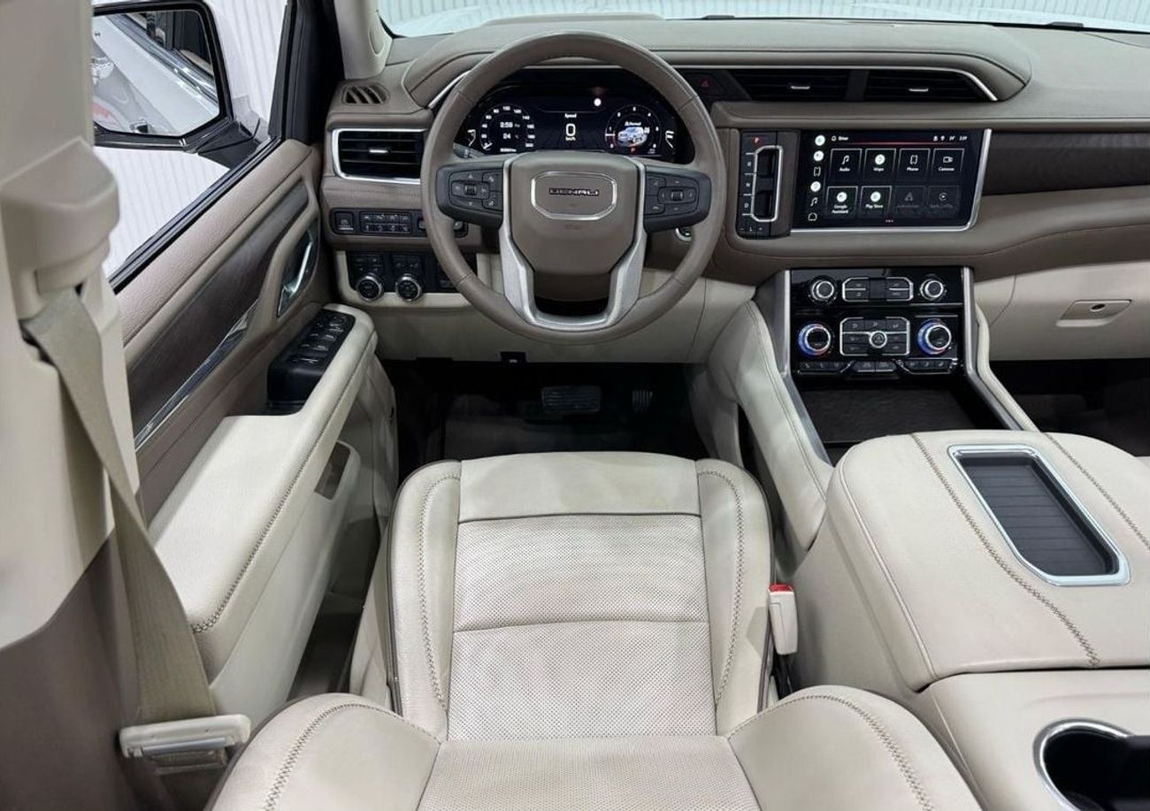 GMC Yukon Denali 6.2L (8 Seater) 2022 GMC Yukon Denali, 2027 GMC Warranty + Service Pack, Fully Loaded, Low Km