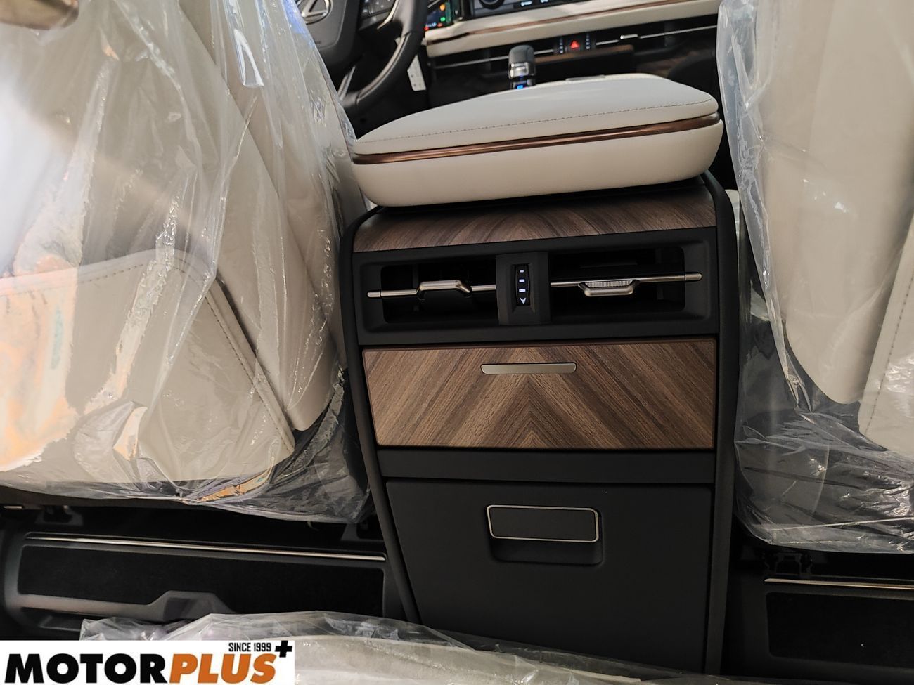 لكزس LM 350h Hybrid 7 Seater 2025 Model - Ready Stock!