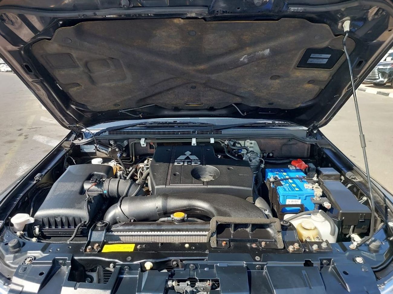 ميتسوبيشي باجيرو MITSUBISHI PAJERO SUV RHD 2018 MODEL 3.2 L DIESEL AUTOMATIC(PM01015)