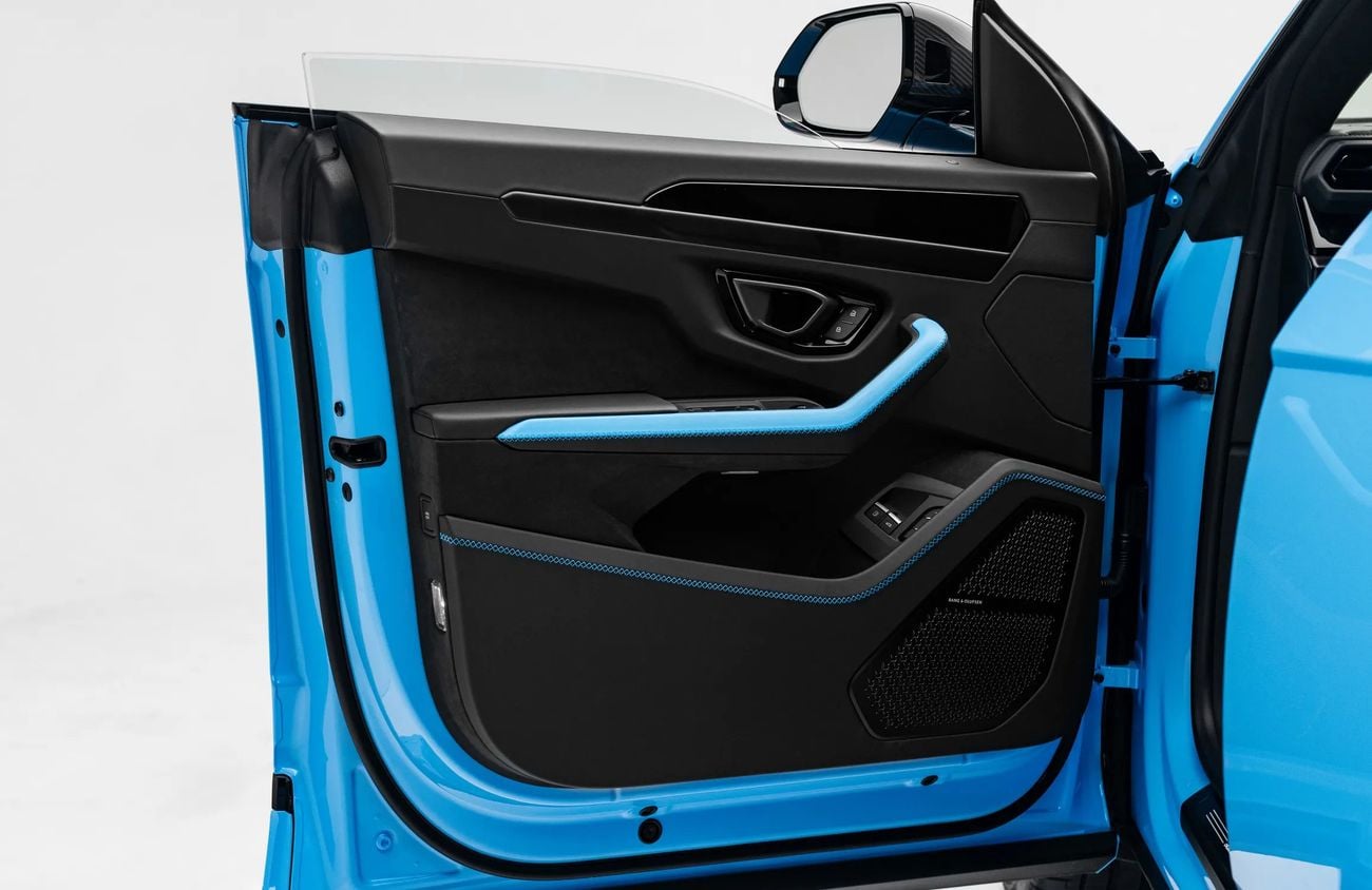 لامبورغيني اوروس 4.0L V-8 Twin-Turbocharged Engine + eMotor