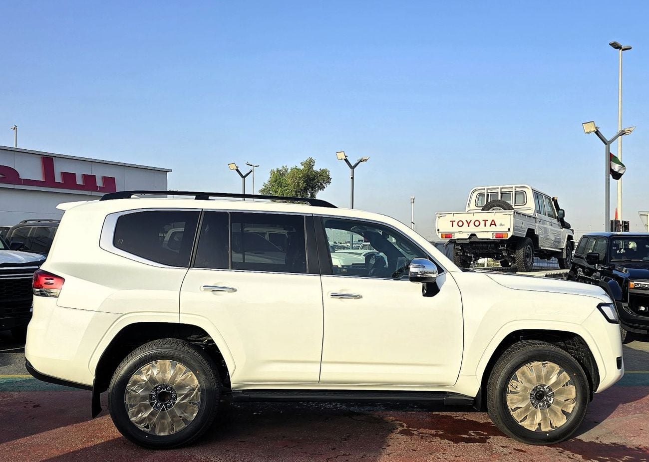 Toyota Land Cruiser VX Toyota land cruiser Vx 3.5l turbo 4*4 A/T  white /black Color 2026