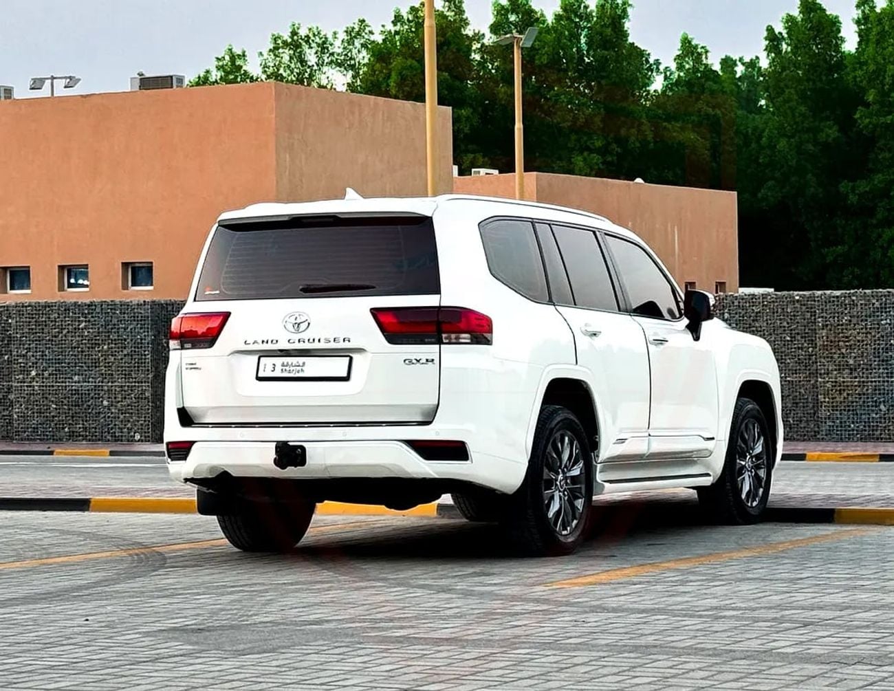 Toyota Land Cruiser GXR 3.5 L | | GCC | Accident-Free | In Excellent Condition | 3864 P.M