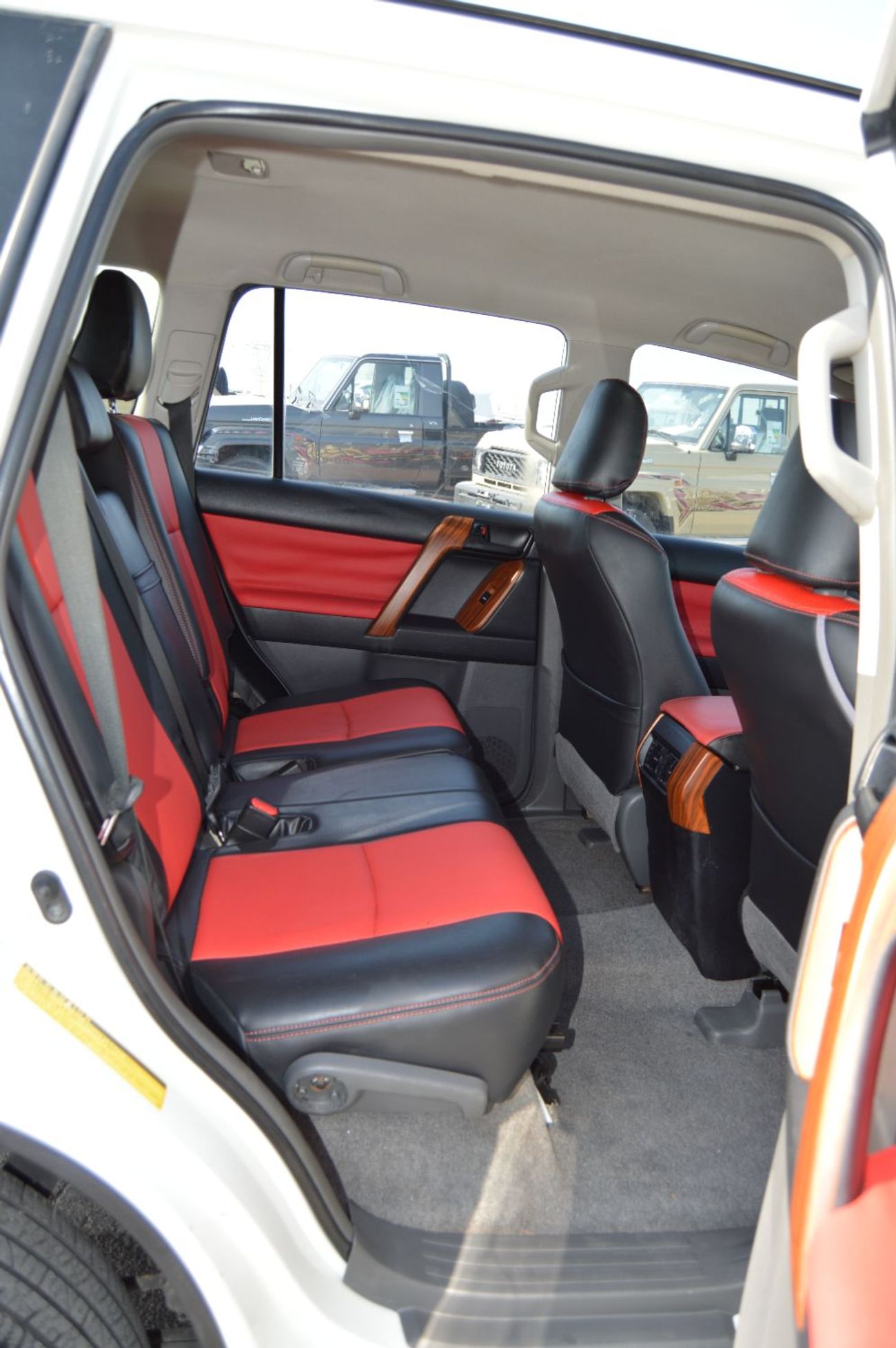 Toyota Prado *Land cruiser Prado*   Right Hand Drive Model: *2011* Push button start,  Engine: V4