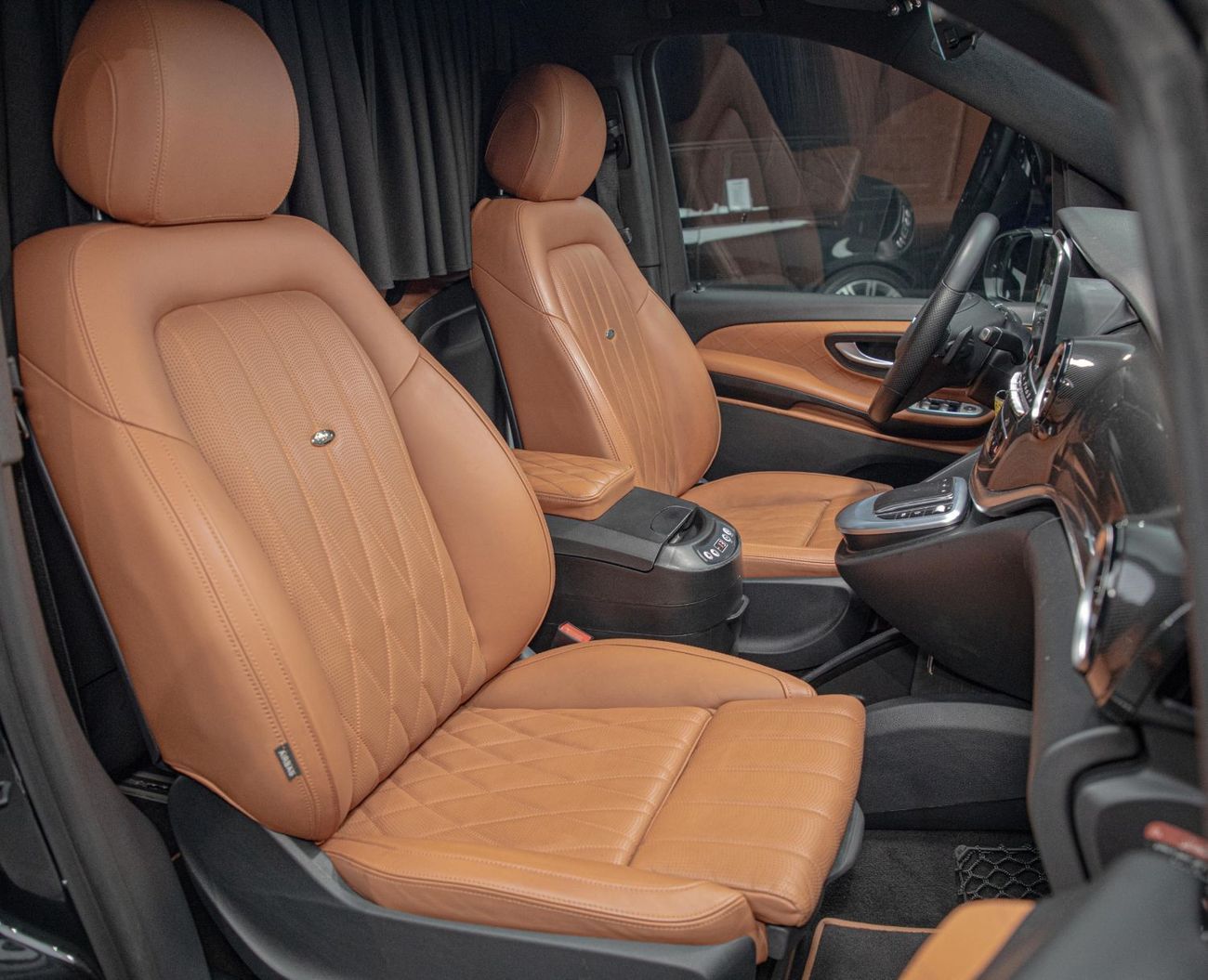 Mercedes-Benz V 250 4,295x60 • 20% DP • 2023 Mercedes V-Class V250 Falcon Edition 2.0 211 BHP • Mercedes Service Contrac