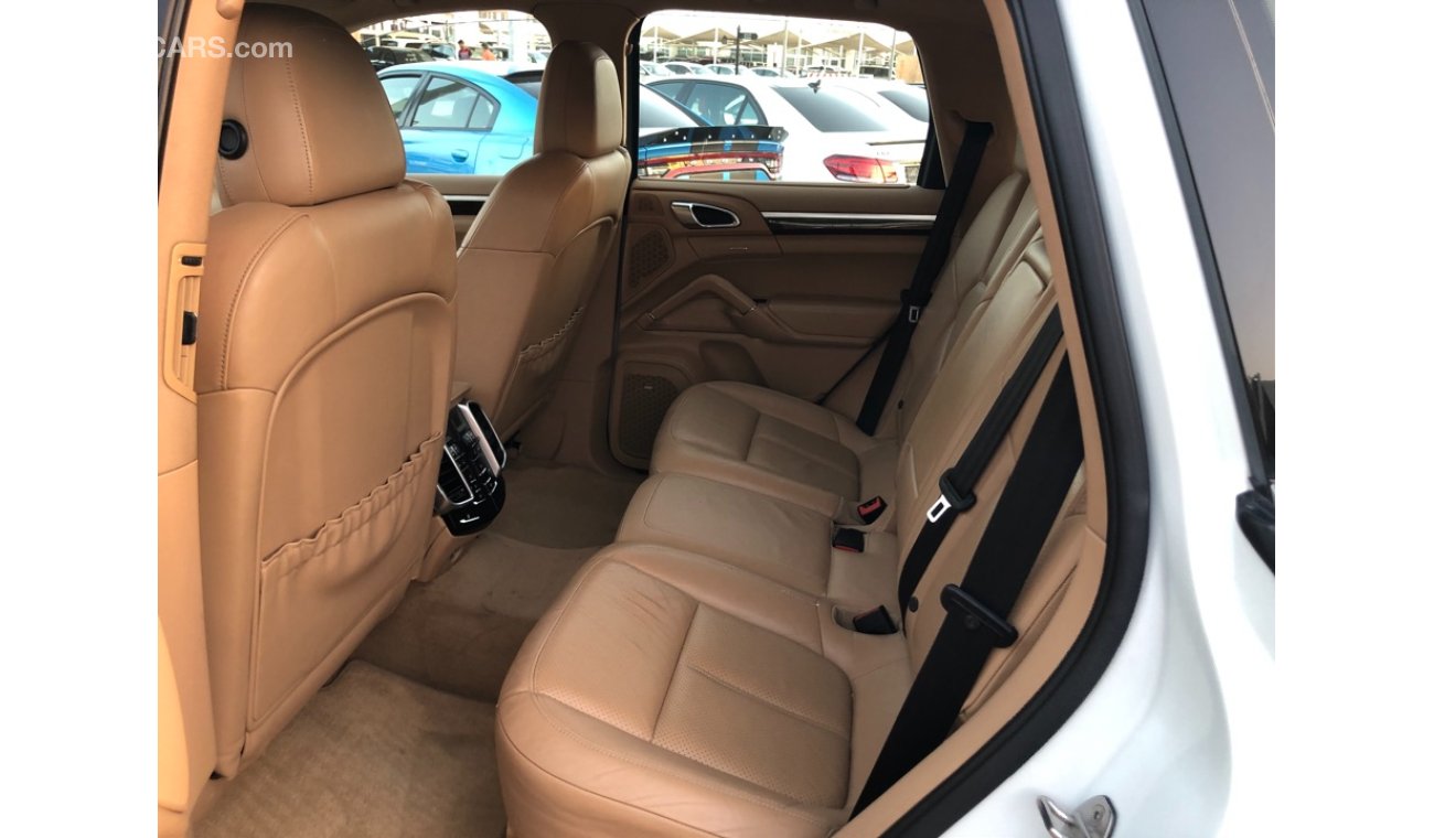 Porsche Cayenne S PORSCHE CAYENNE S MODEL 2013 GCC car prefect condition full option panoramic roof