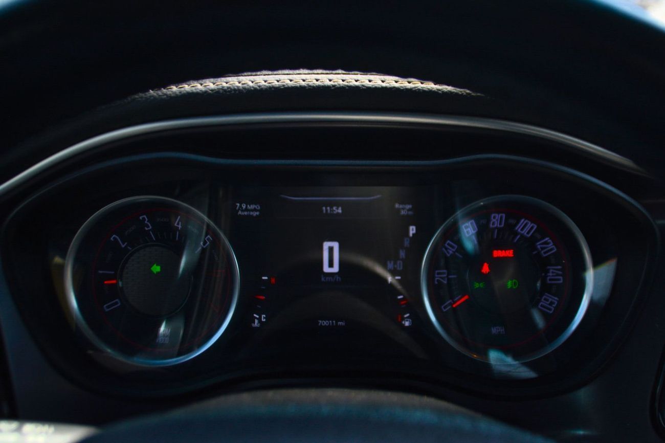 Dodge Challenger R/T 5.7L (370 HP) WHITE CLEAN V8 CAR IN BEST PRICE