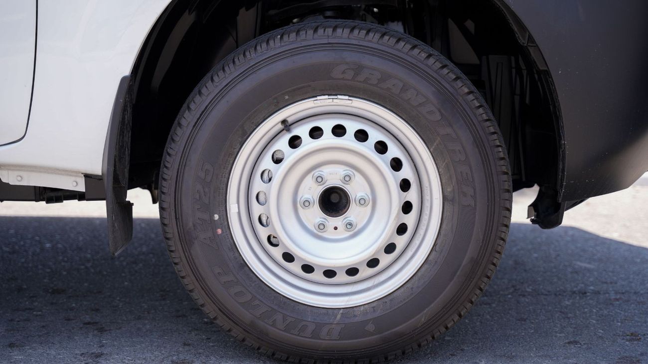 Nissan Navara Nissan Navara 2.5 Diesel XE 4X2 MT SCab Plus MY-2023