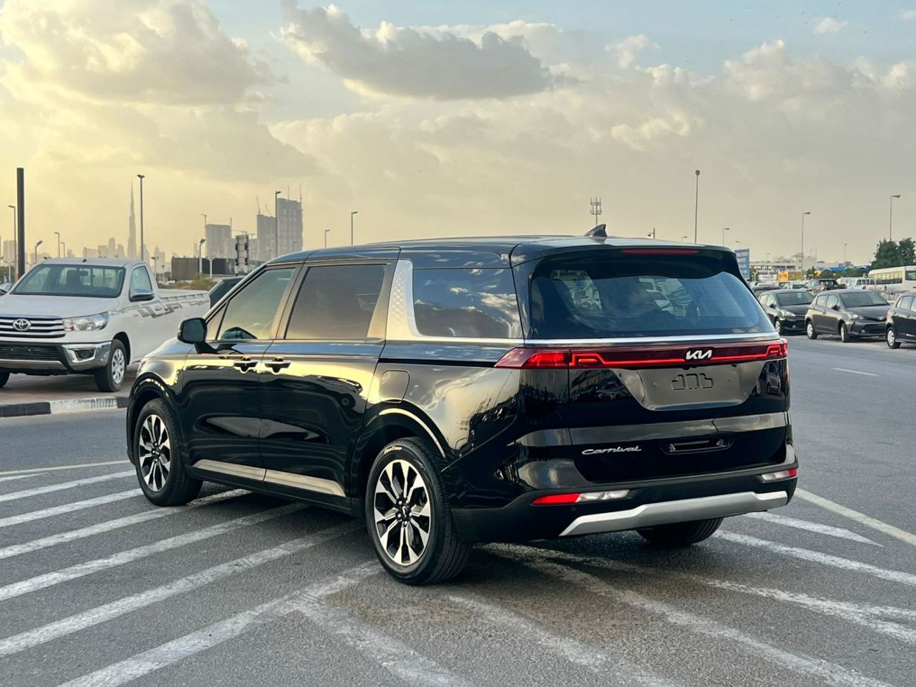 كيا كارنيفال 2022 Kia Carnival EX 3.5 V6 FWD- Full Option - 7 Seater - Front & Rear Radar Sensor - Trunk / Door F