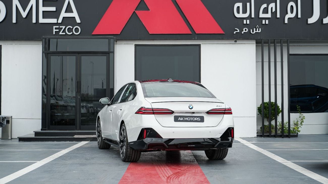 بي أم دبليو 530i 2.0L White 2026MY Export Only