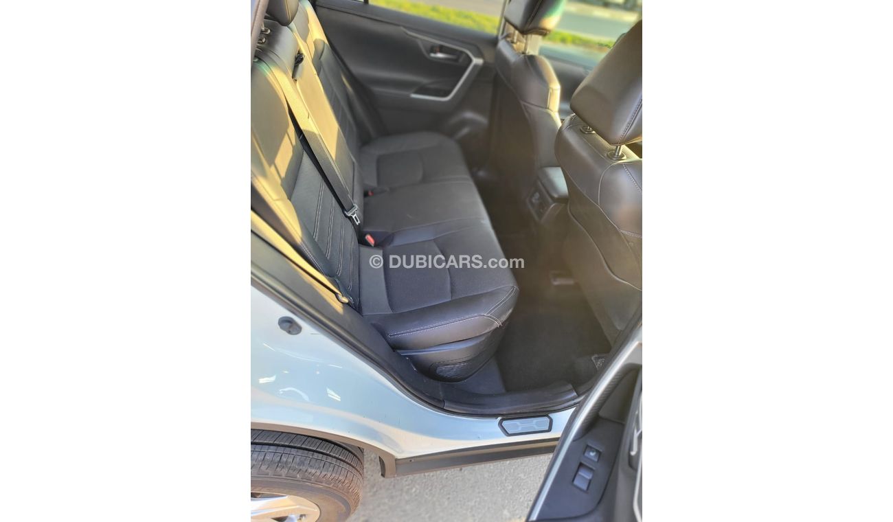 Toyota RAV4 TOYOTA RAV4 HYBRID  XLE FULL OPTIONS HYBRID