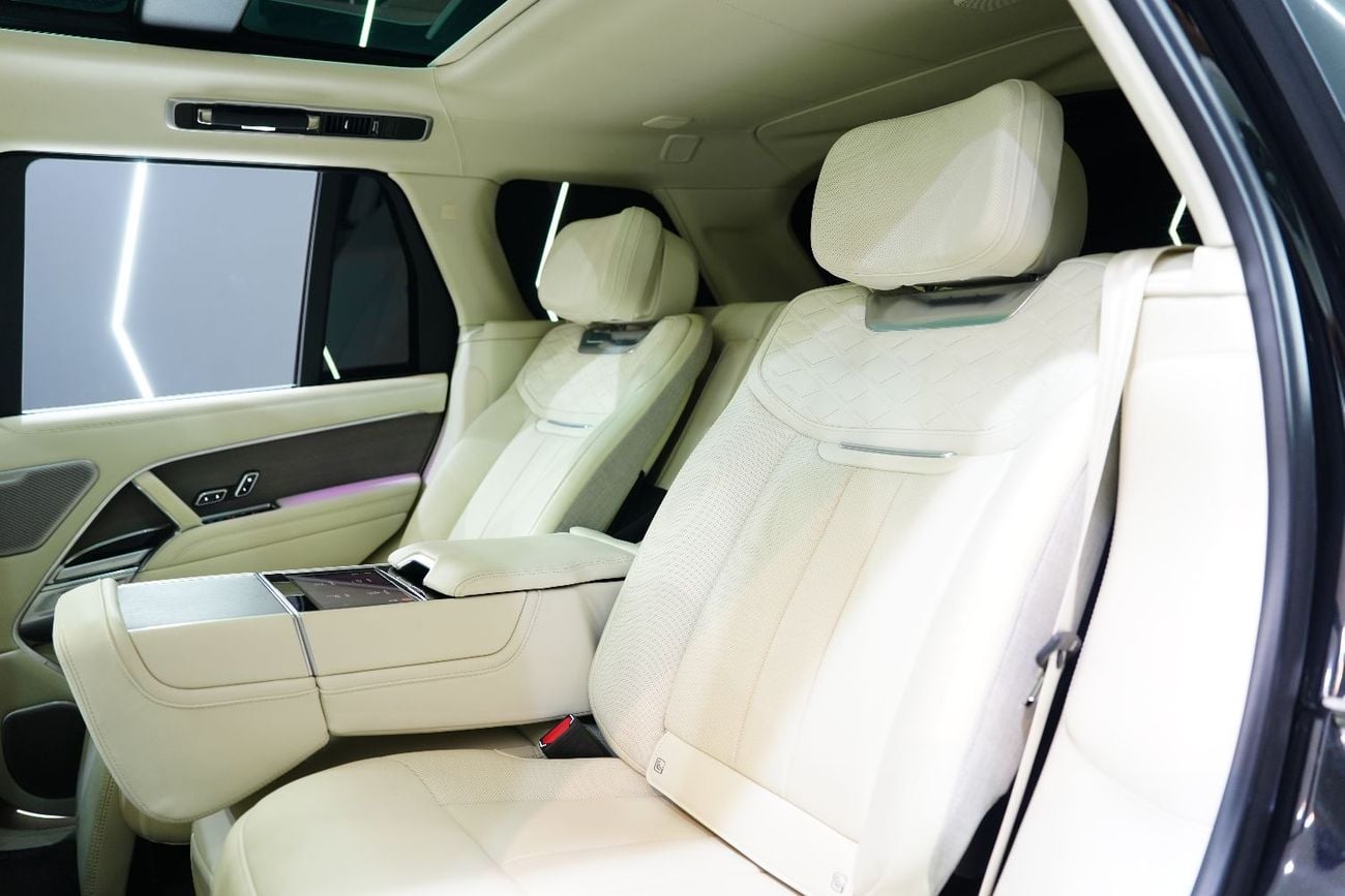Land Rover Range Rover SV P530 , Black Exterior Pack, Panoramic Roof, Deployable Side Steps!!
