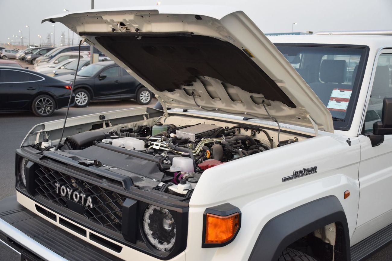 Toyota Land Cruiser Pick Up 4x4 Diesel 2.8L (Right hand)