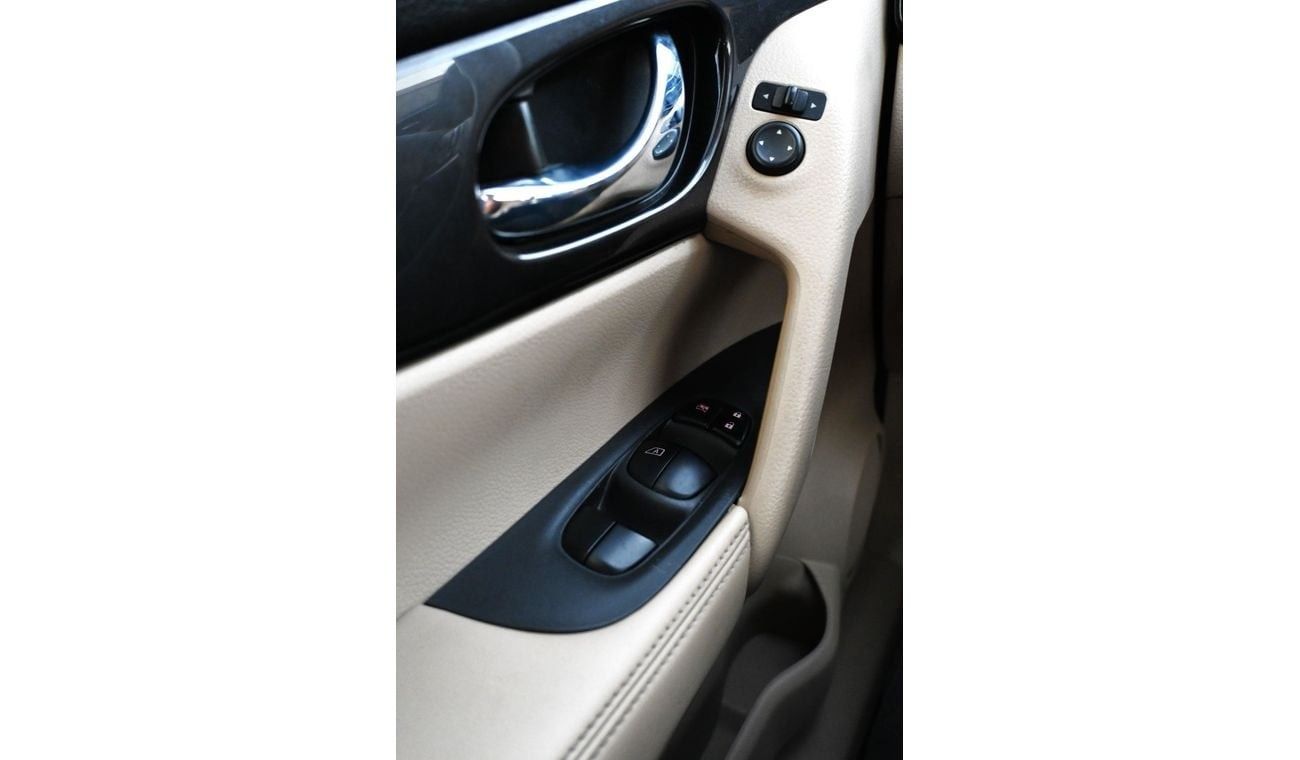 Nissan XTrail Nissan X-Trail 2018 GCC in excellent condition, inside and out