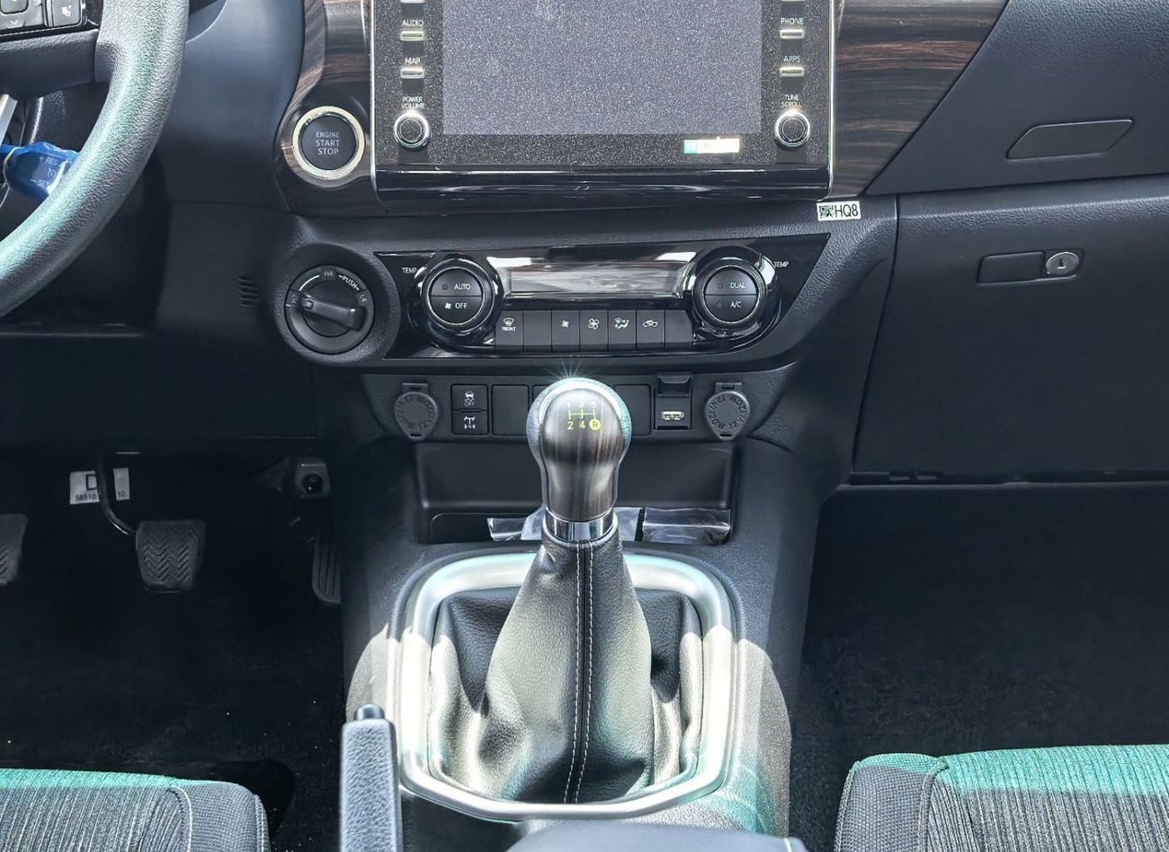 تويوتا هيلوكس D/CAB,PICKUP,2.7L,4X4,DIGITAL AC,WOODEN INTERIOR,BLIND SPOT,DVD+CAMERA,DIFF LOCK,M/T,2 COOL BOX,2025