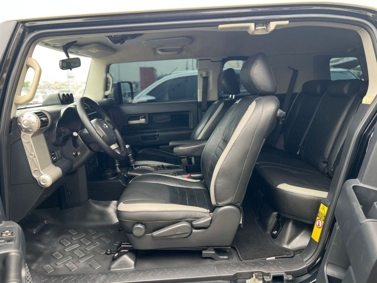 تويوتا إف جي كروزر Std 4.0L (270 HP)