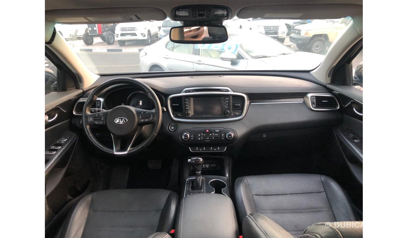 Kia Sorento EX Full Option / Panoramic roof / Leather & Power Seats (CODE # 8984)