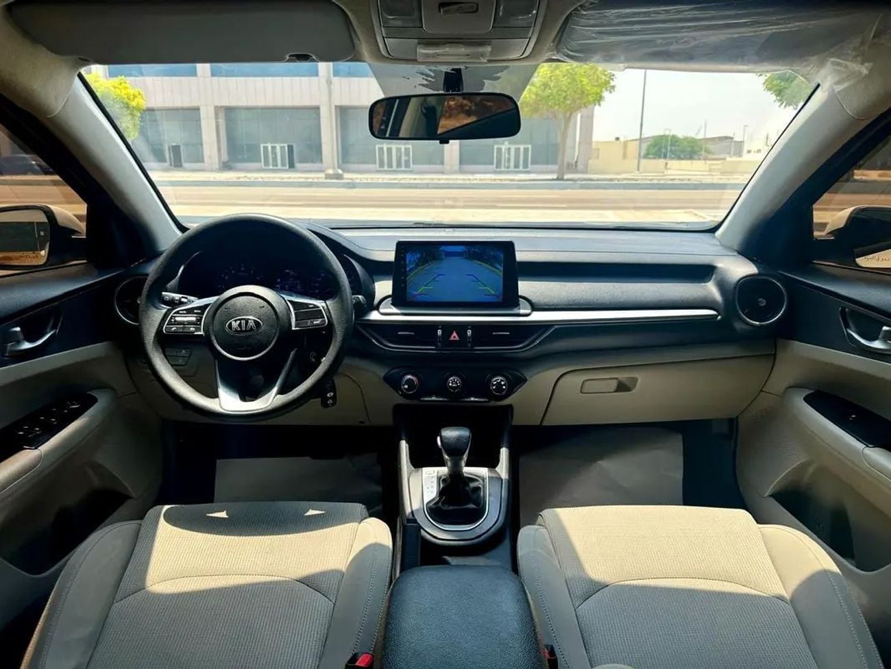 كيا سيراتو LX كيا سيراتو 2021، سعة 1.6 لتر، لون أبيض، سيدان، بحالة ممتازة من الداخل والخارج، قسط شهري 560