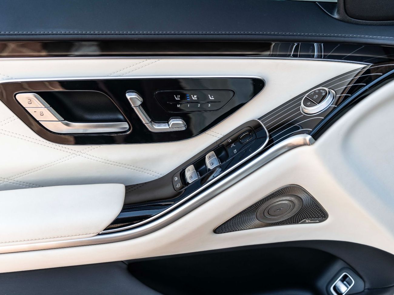 مرسيدس مايباخ S680 مايباخ LUXURY