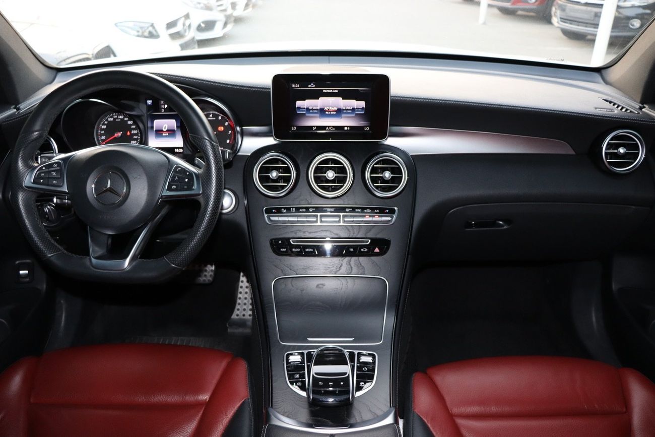 مرسيدس بنز GLC 250 4MATIC 2.0L Mercedes-Benz GLC250 Coupe / 2019 / GCC / Free Accident