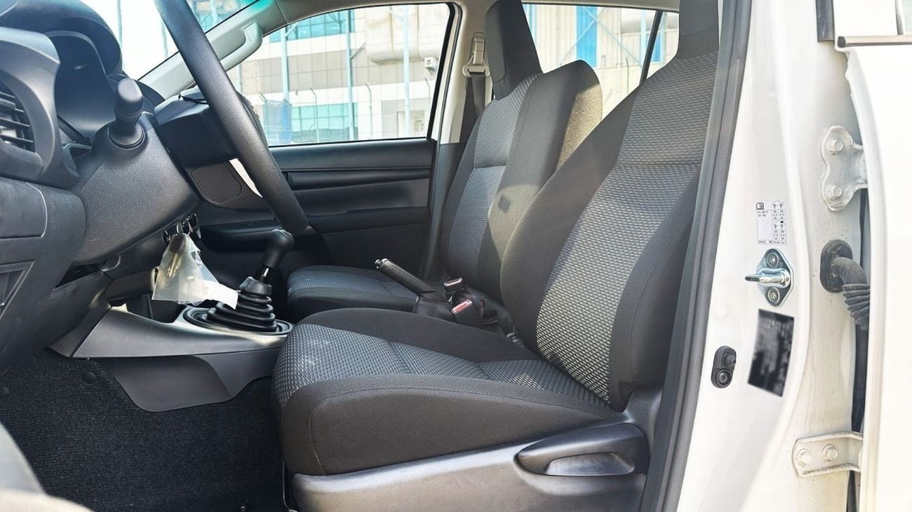 Toyota Hilux GL Toyota Hilux 2.7 petrol Manuel 2025 basic option four wheels