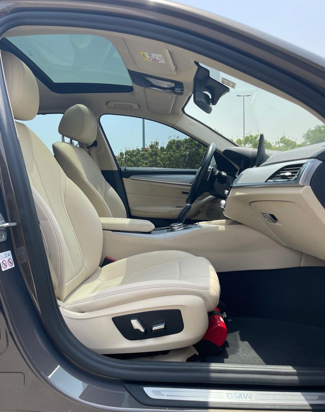 BMW 520i Std 2.0L Warranty & Service upto 2027 2021 GCC