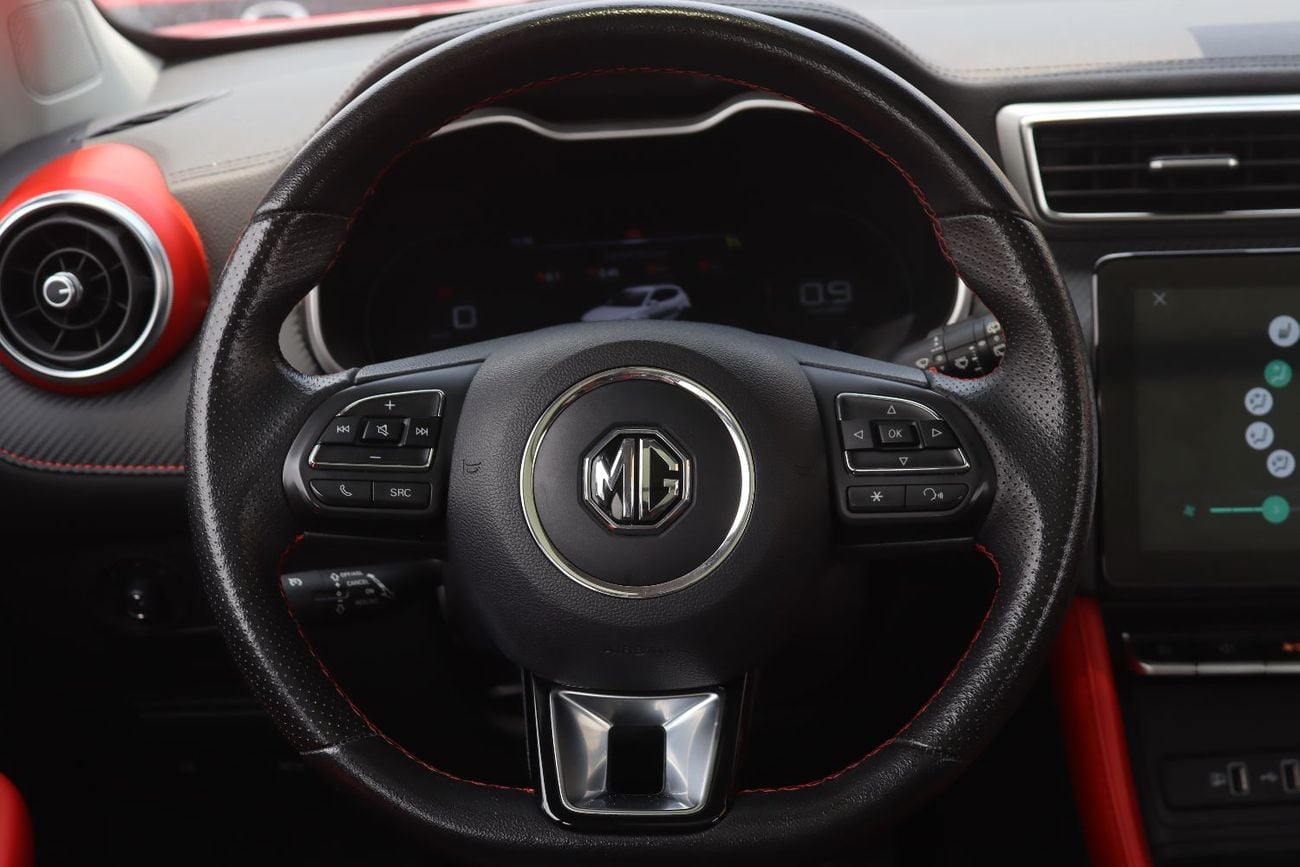 MG ZS LUX