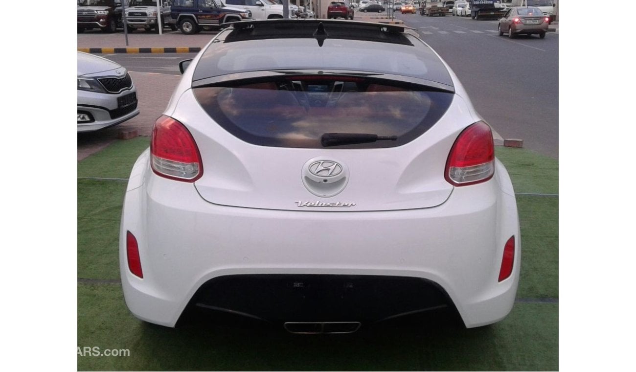 Hyundai Veloster HYUNDAI VILWESTER 2015 WHITE FULL OPTION GCC SLOT & SKIN PERFECT