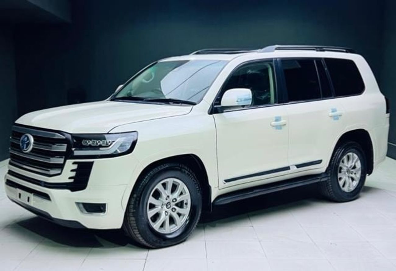 تويوتا لاند كروزر Sahara 2016 Model RHD Diesel Engine Full Option Facelift to LC300 2024 Very Clean And Perfect