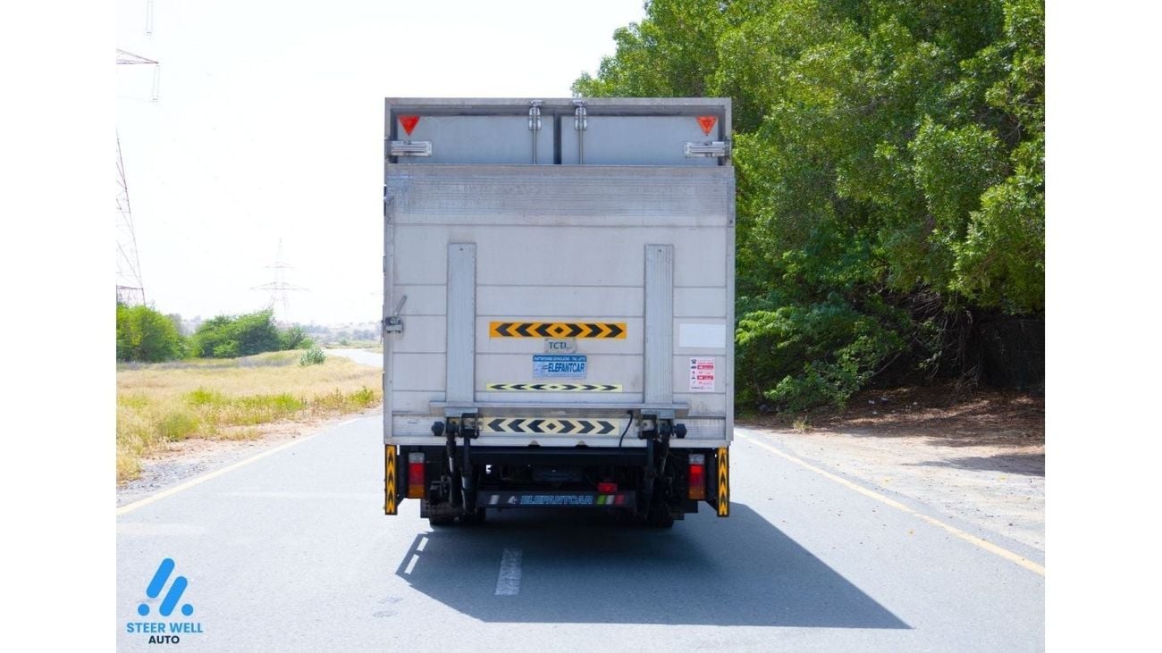 هينو 300 916 Dry Insulated Box with Tail Lift 4.0L RWD - Diesel MT - Good Condition - Book Now!