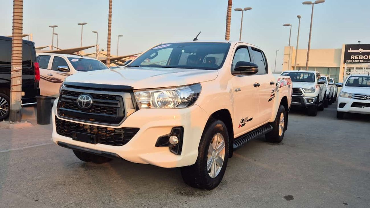 تويوتا هيلوكس S GLX 2.8L 4WD M/T Toyota Hilux 2022 V4 2.8L diesel manual clean car without accident without paint