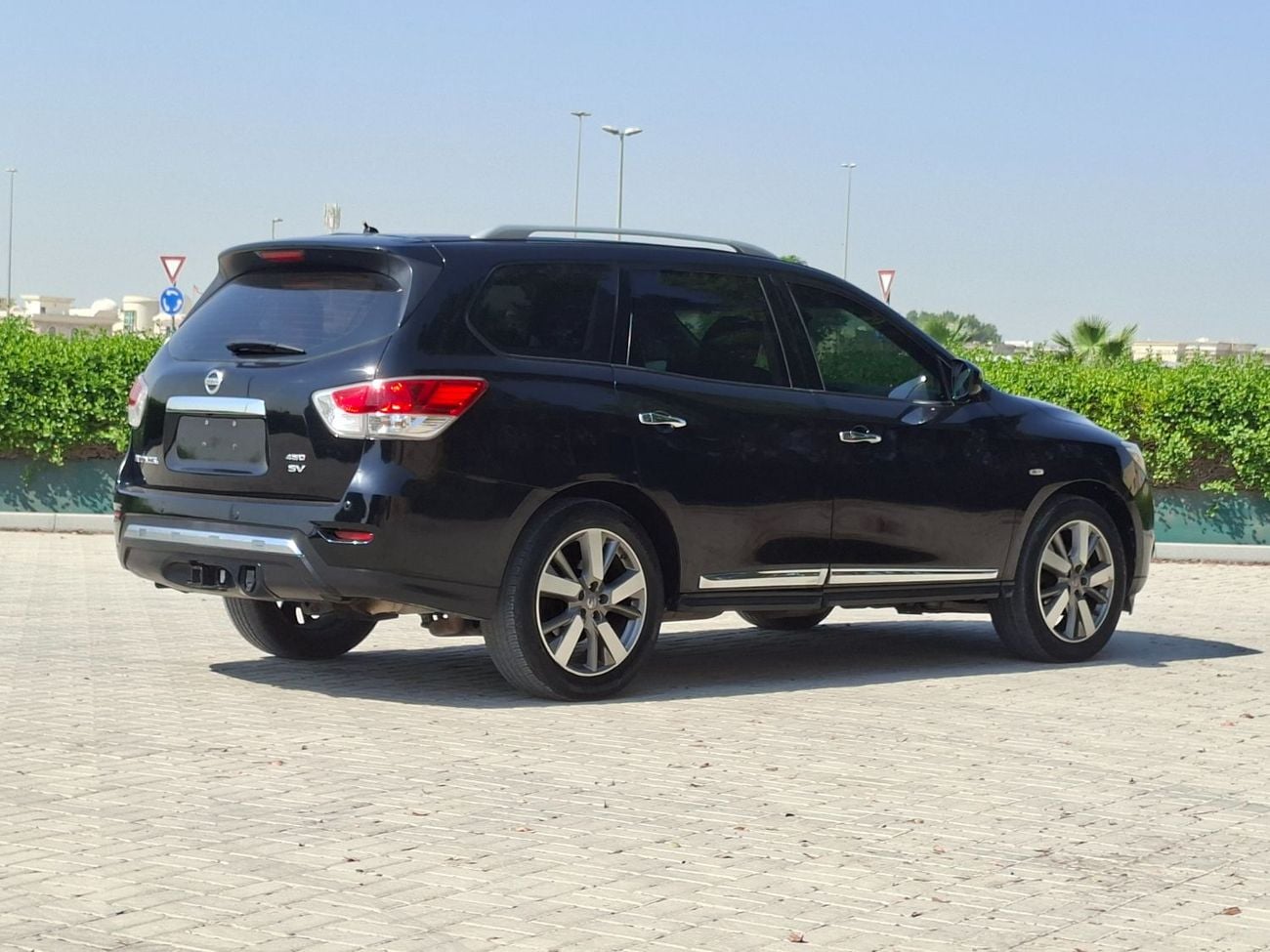نيسان باثفايندر SV نيسان باثفايندر موديل 2013 كاملة المواصفات