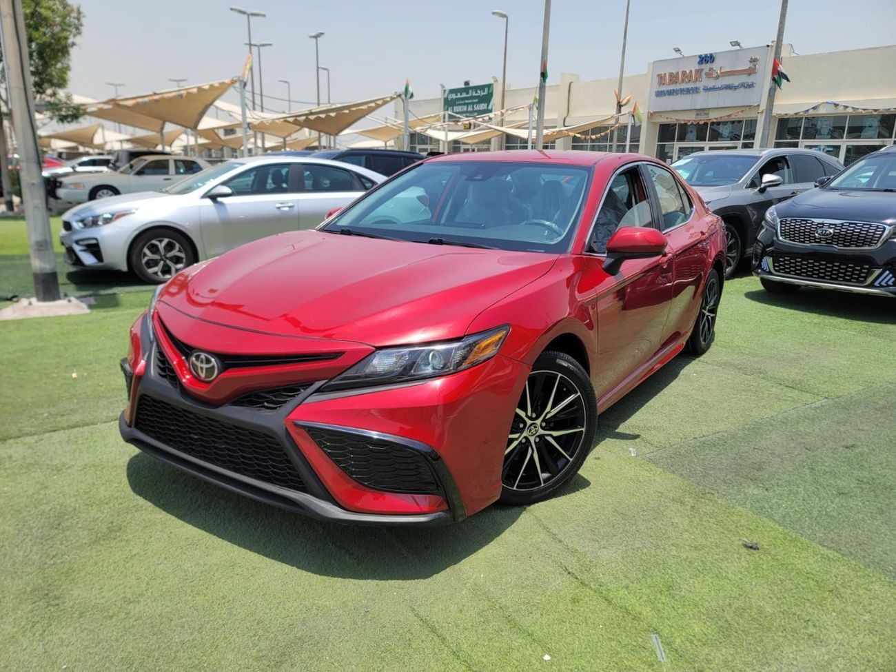 Toyota Camry SE 2.5L (181 HP)