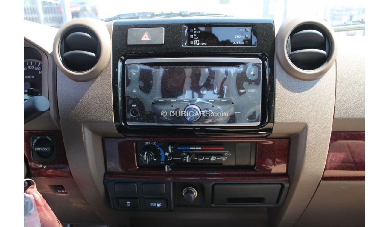 تويوتا لاند كروزر بيك آب Single Cabin 70 SERIES V8 , 4.5L DIESEL M/T 4WD 2DOORS 2023 BEIGE